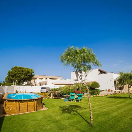 Marzia With Garden And Near The Sea - Happy